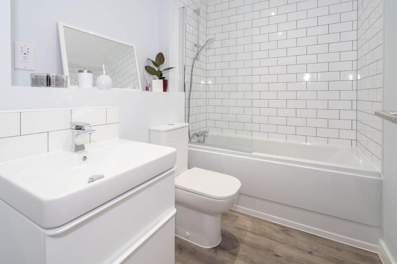 New Build - 2 Bed Snug Modern Apartment - Juliet Balcony - Roof Top Terrace - Digbeth, Birmingham City Centre - Free Netflix & Smart Tv Bagian luar foto